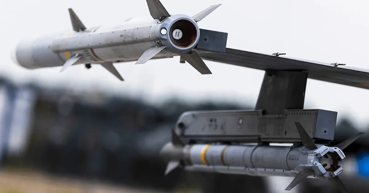 Ракеты AIM-120 AMRAAM и AIM-9 Sidewinder