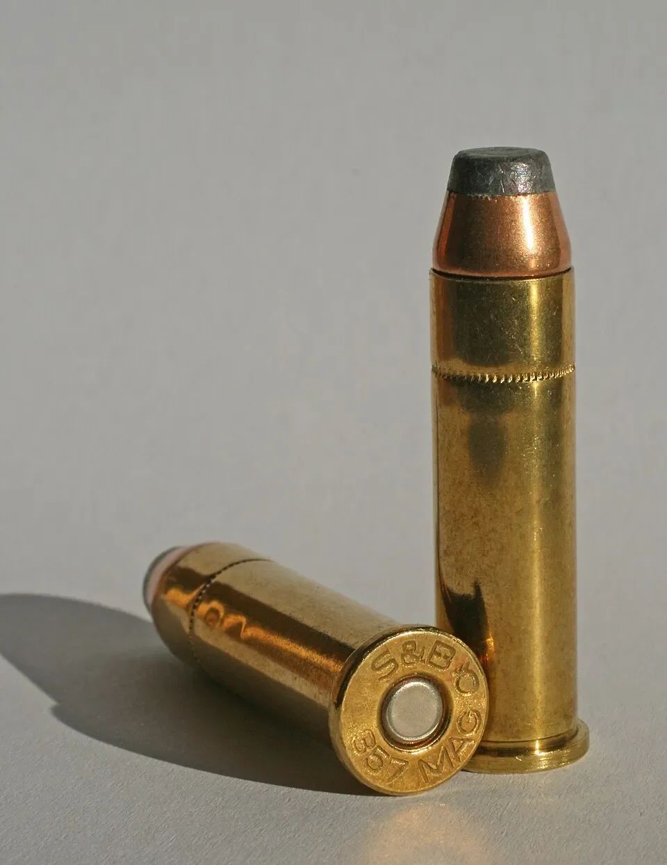 Два патрона .357 Magnum