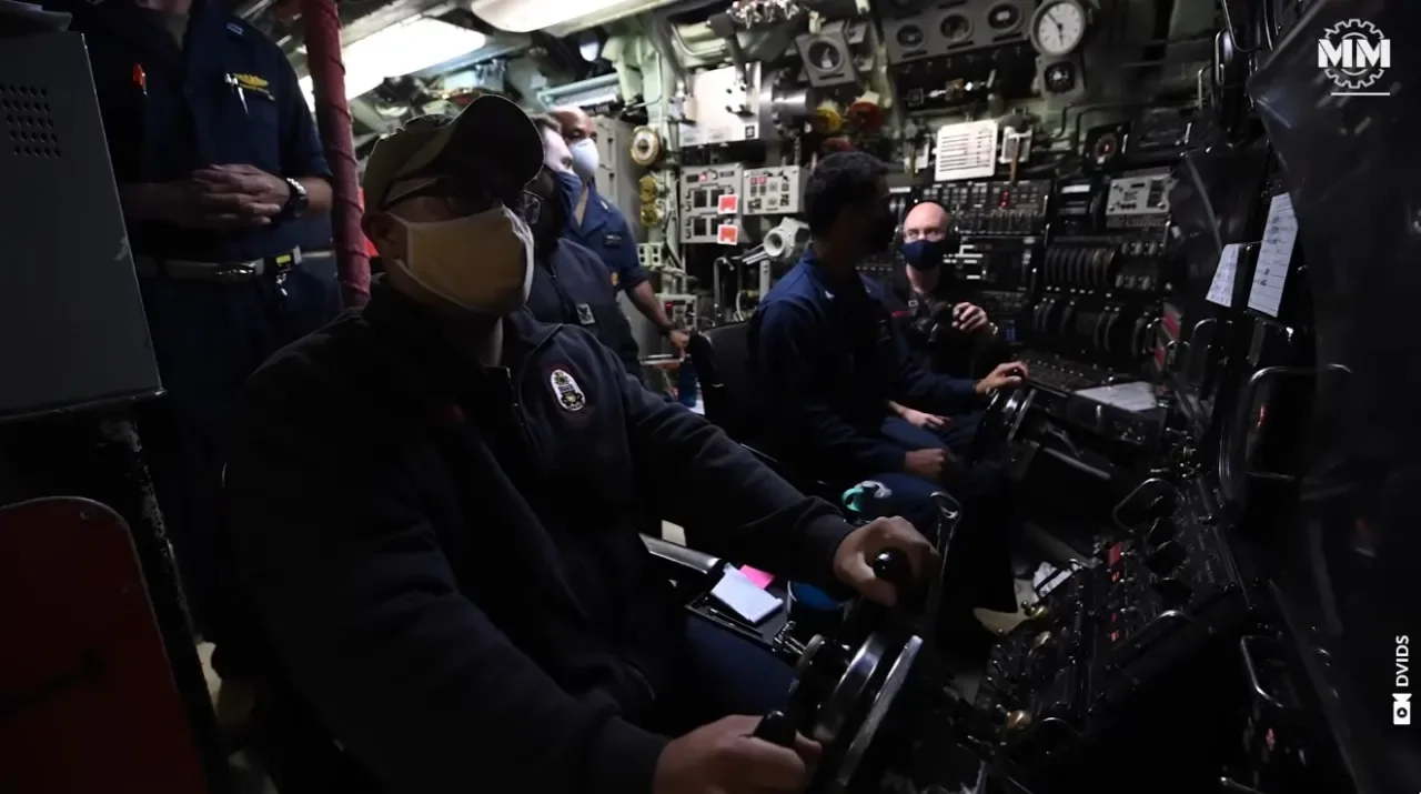 Подводная лодка США во время дальнего развертывания