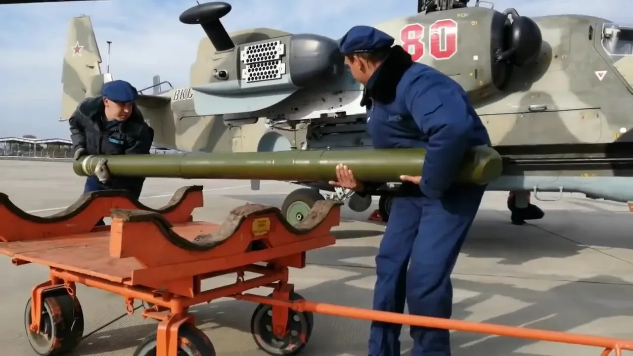 Работа с ракетой в транспортно-пусковом контейнере