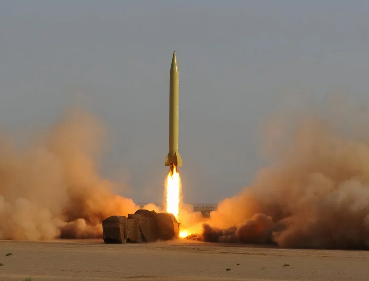 Запуск иранской баллистической ракеты средней дальности Shahab-3