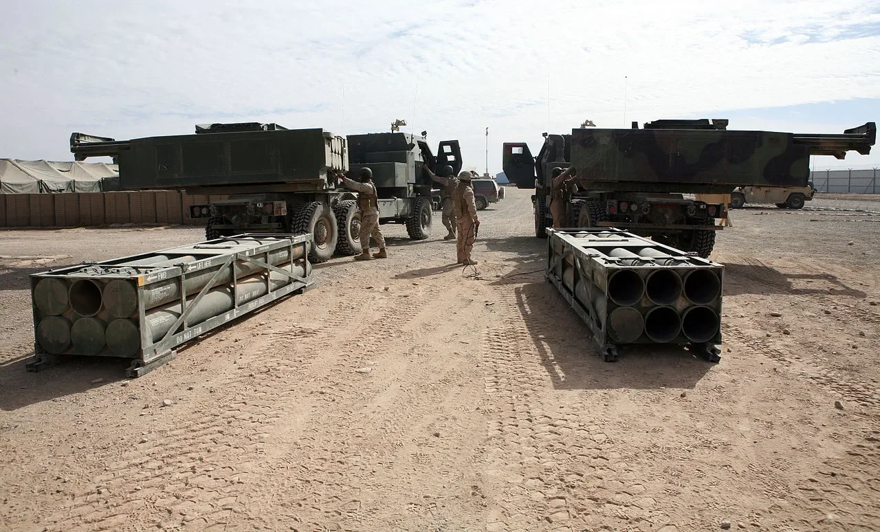M142 HIMARS с учебной ракетой RRPR