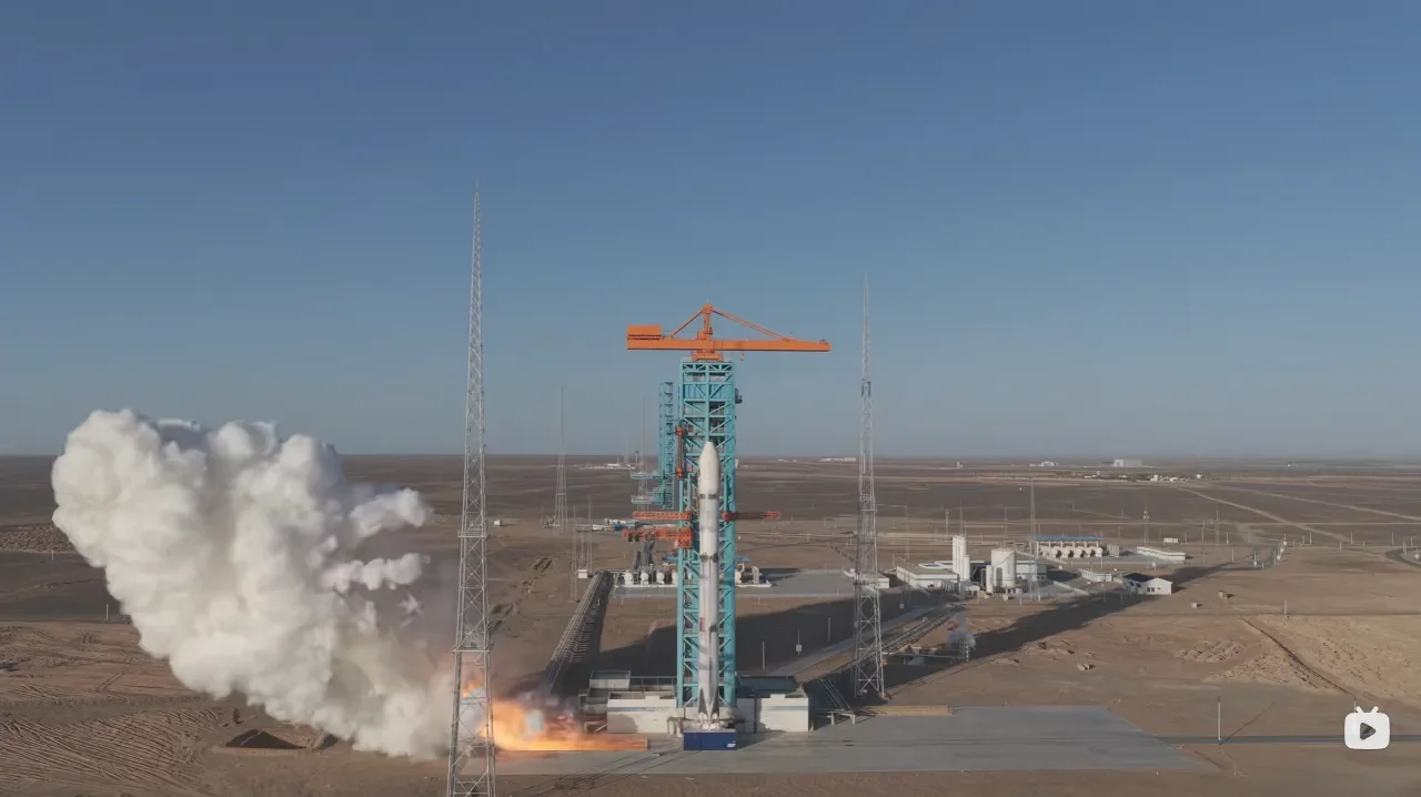 Старт и полёт ракеты «Чжуцюэ-3»