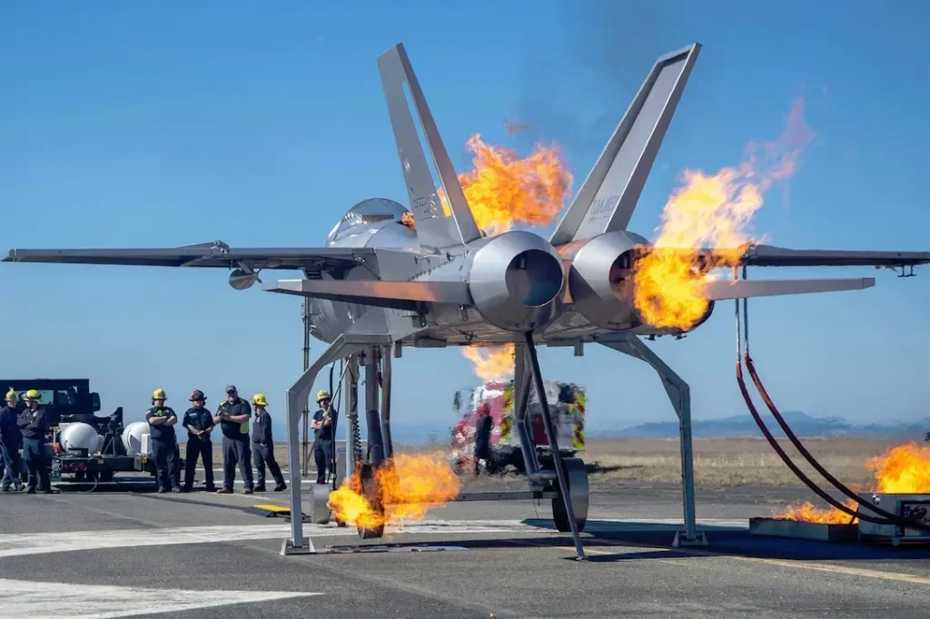 Американский авиационный пожарный тренажёр в виде F/A-18