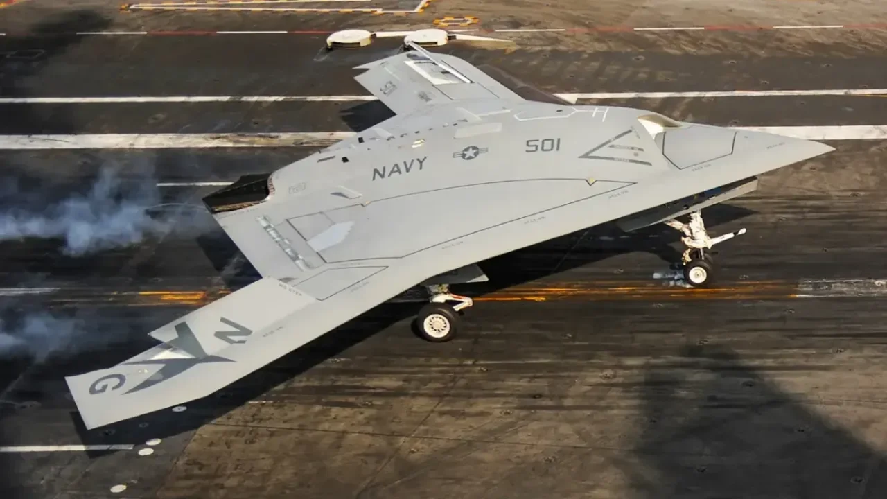 Палубный CCA США превращается в автономный боевой самолёт