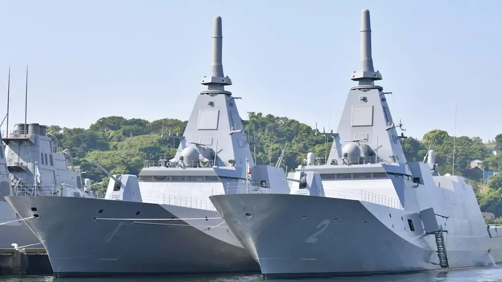Пара фрегатов класса «Могами» Морских сил самообороны Японии
