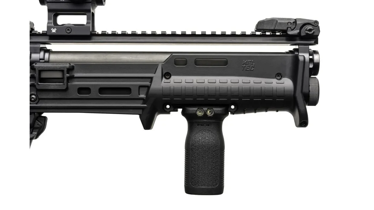 KS7 Gen2 Defender с вертикальной рукояткой Magpul на цевье.
